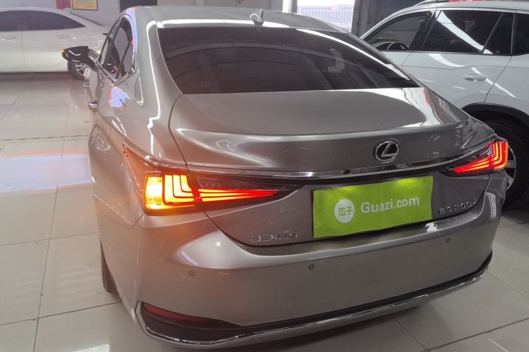 Used Lexus ES 2023 200 Excellence Edition
