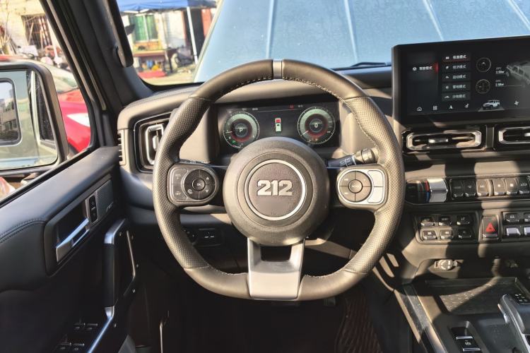 Used 212 T01 2024 2.0T Mechanic
