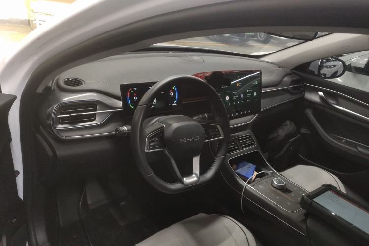 Used BYD Destroyer 05 2024 HONOR Edition DM-i 55KM Luxury Model Center Console