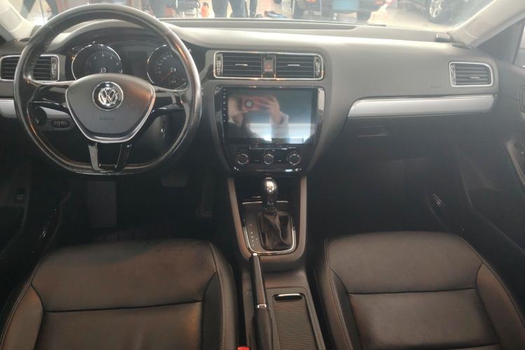 Used Volkswagen Sagitar 2015 230TSI Automatic Comfort Version
