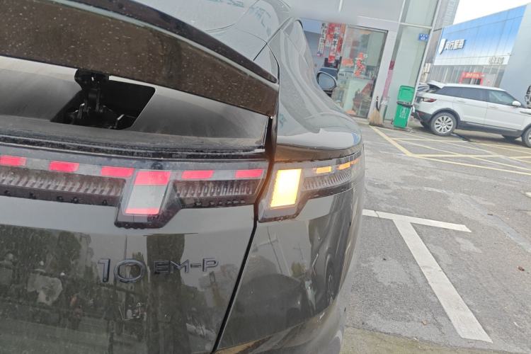 Used Lynk & Co 10 EM-P 2025 Model 240 All-Wheel Drive Ultra—Sport Edition Exterior 3