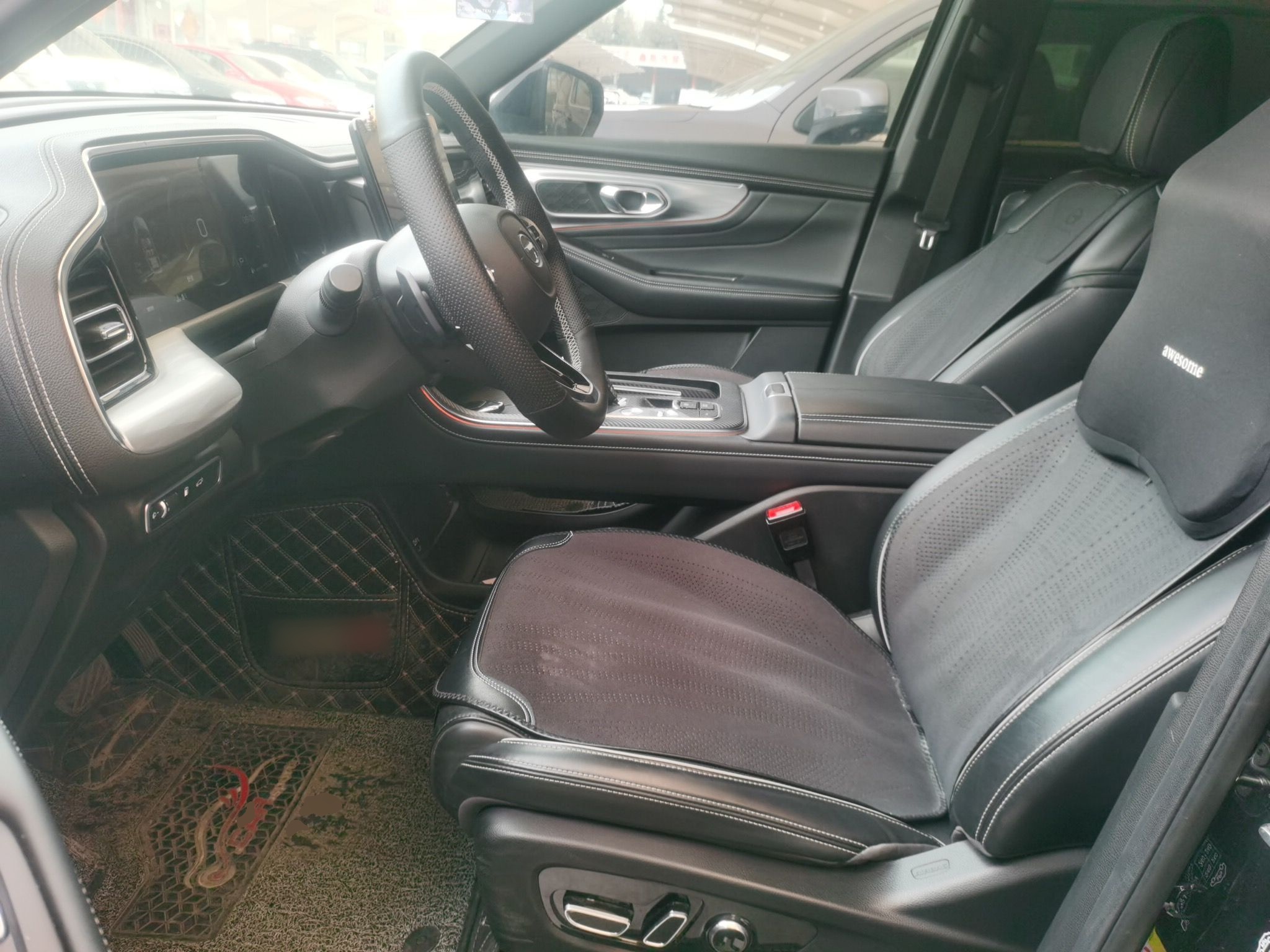 المقاعد الأمامية داخل السيارة