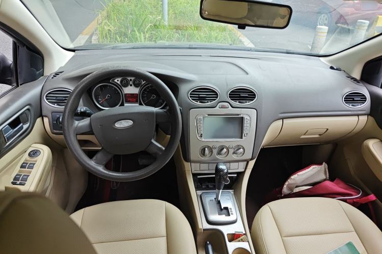 Used Ford Focus 2011 Sedan 1.8L Automatic Fashion Edition Center Console