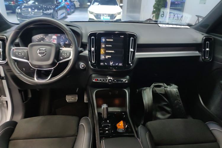 Used Volvo XC40 2021 T4 Four-Wheel Drive Smart & Sporty Edition Center Console