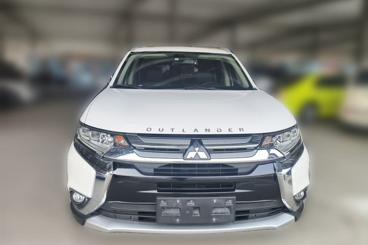 Used Mitsubishi Outlander 2016 2.4L 4x4 Luxury Edition 7-Seater Front