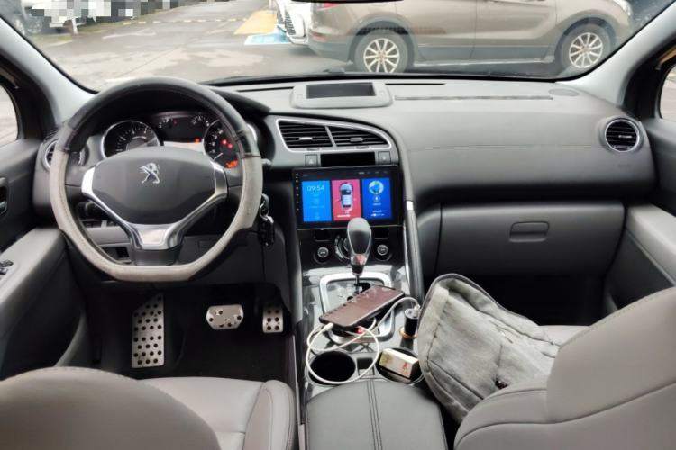 Used Peugeot 3008 2013 2.0L Automatic Trend Edition Center Console