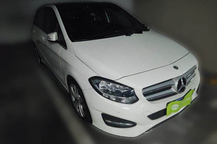 Used Mercedes-Benz B-Class 2019 B 200 Sport Edition Front Right 45 Deg