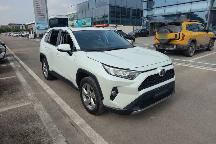 Used Toyota RAV4 2021 2.0L CVT Two-Wheel Drive Fashion PLUS Edition Front Right 45 Deg