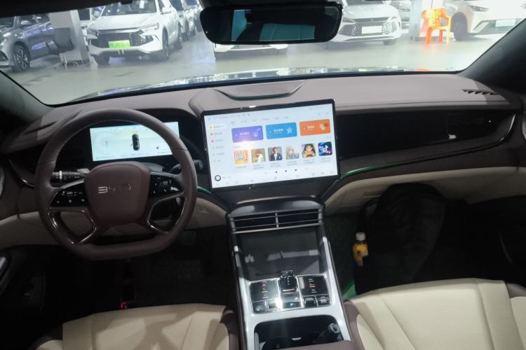 Used BYD Seal 2024 HONOR Edition DM-i 1.5L 121km Prestige Model Center Console