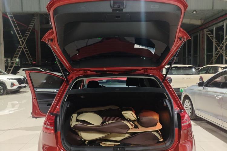 Used Volkswagen Golf 2015 1.6L Automatic Comfort Model Trunk