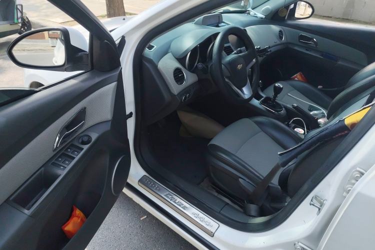 Used Chevrolet Cruze 2013 1.6L SE MT Driver Seat