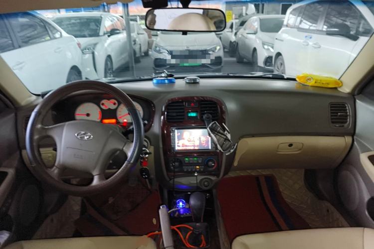 Used Hyundai MoInca 2009 1.8L Manual Luxury Edition GL Center Console