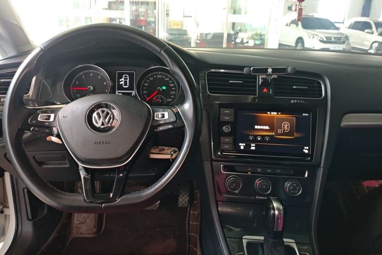 Used Volkswagen Golf 2019 200TSI DSG Comfort & Ambition Edition China VI Standard Center Console