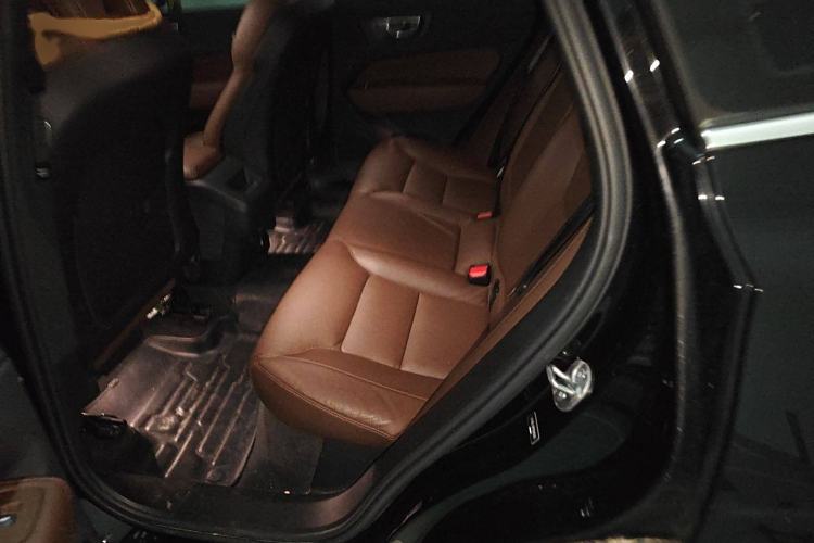 Used Volvo XC60 2023 B5 4x4 Smart Luxury Edition