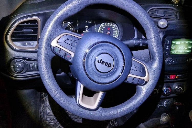Used Jeep Renegade 2017 180T Automatic High-Energy Version Steering Wheel