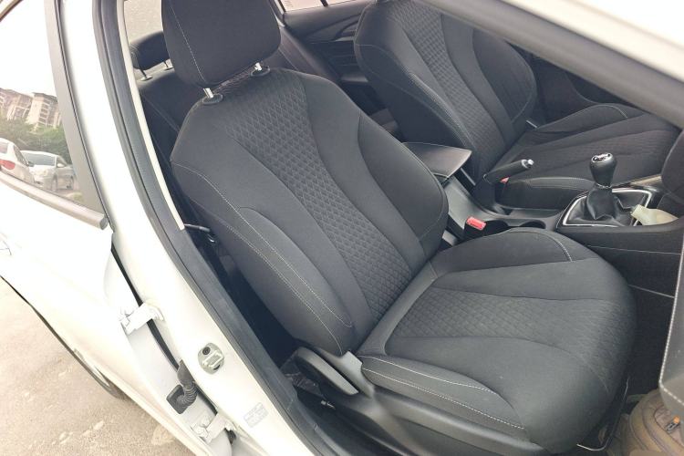 Used Roewe i5 2020 1.5L Manual 4G Connect Luxury Edition