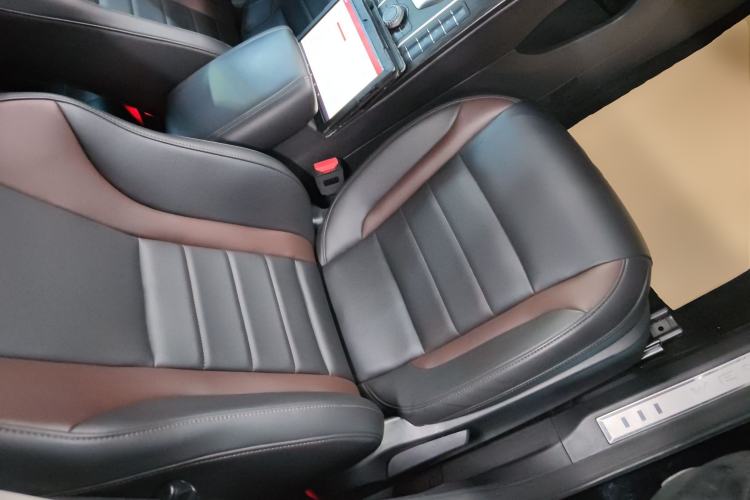 Used Wey VV5 2021 1.5T Two-Wheel Drive Color Pioneer
