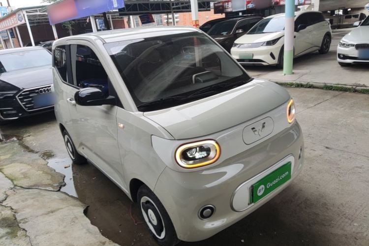Used Wuling Hongguang MINIEV 2024 3rd Generation 215km Youth Edition Front Right 45 Deg