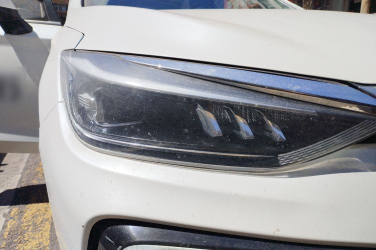 Used BAIC Beijing EU5 2018 R500 Smart Wind Edition Right Front Headlight