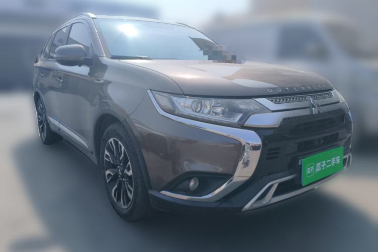 Used Mitsubishi Outlander 2019 2.0L Two-Wheel Drive Comfort Edition 5 Seats China VI Standard Front Right 45 Deg