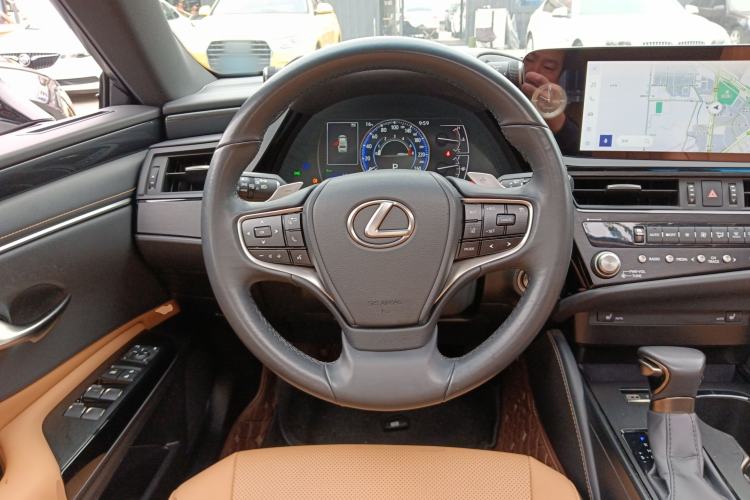 Used Lexus ES 2023 260 Excellence Edition
