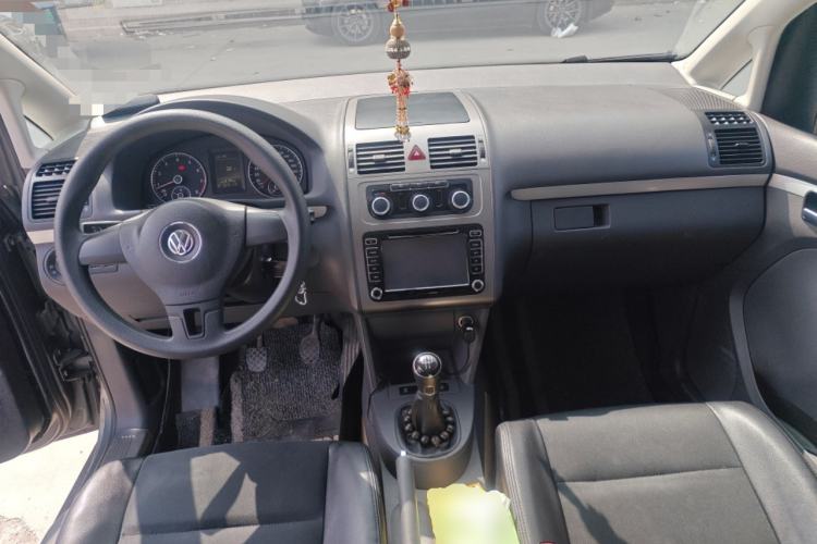 Used Volkswagen Touran 2013 1.4T Manual Fashion Edition 5 Seats Center Console