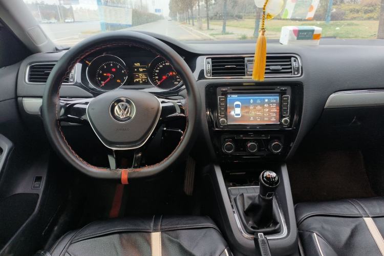 Used Volkswagen Sagitar 2015 1.6L Manual Comfort Model