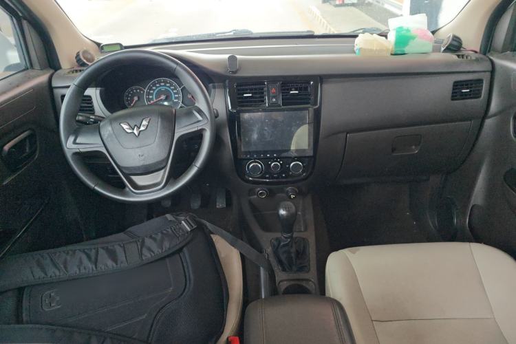 Used Wuling Rongguang V 2016 1.5L Standard Version Center Console