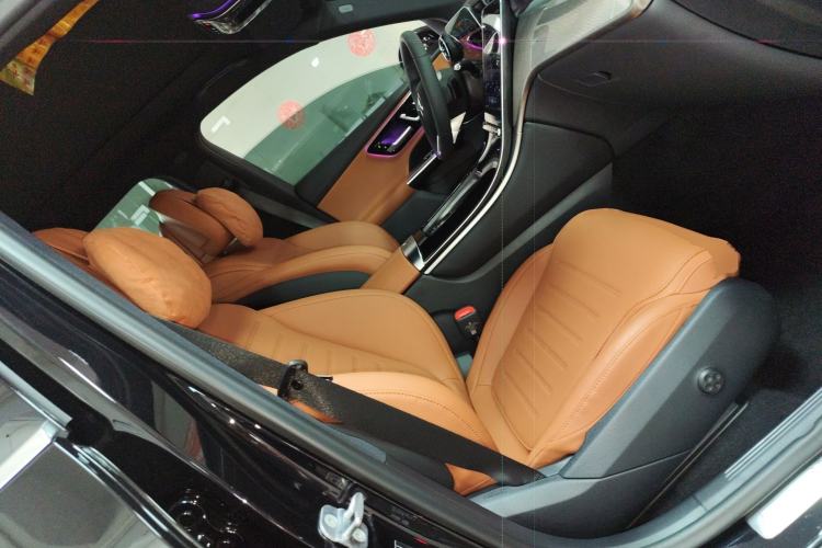 Used Mercedes-Benz GLC 2024 GLC 260 L 4MATIC Dynamic Edition 5-seater Right Front Seat