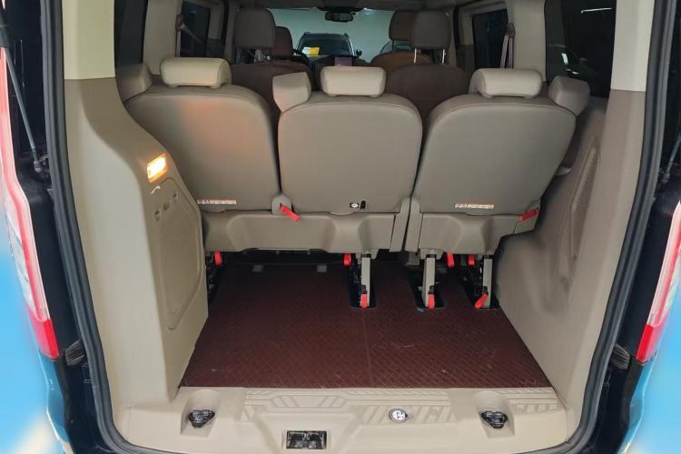 Used Ford Tourneo Custom 2017 2.0T Automatic Elite Version Trunk