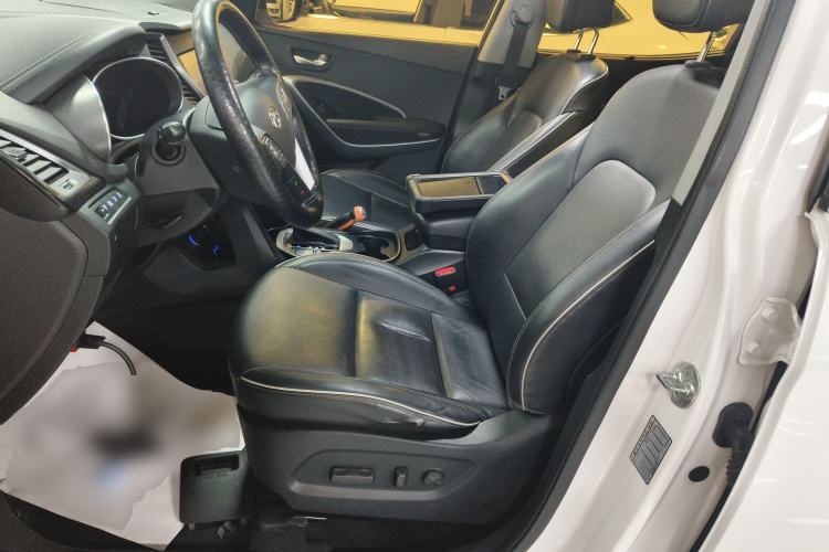 Used Hyundai Santa Fe 2017 2.4L Automatic Two-Wheel Drive Smart Version 5 Seats Left Front Seat