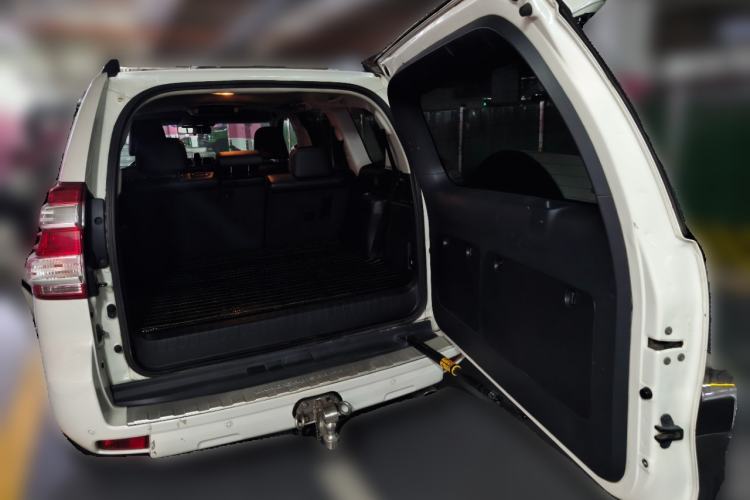 Used Toyota Prado 2016 3.5L Automatic TX-L NAVI Trunk