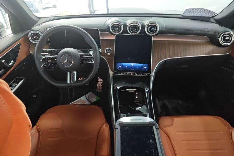 Used Mercedes-Benz GLC New Energy 2025 350 e L 4MATIC Collector's Edition Center Console