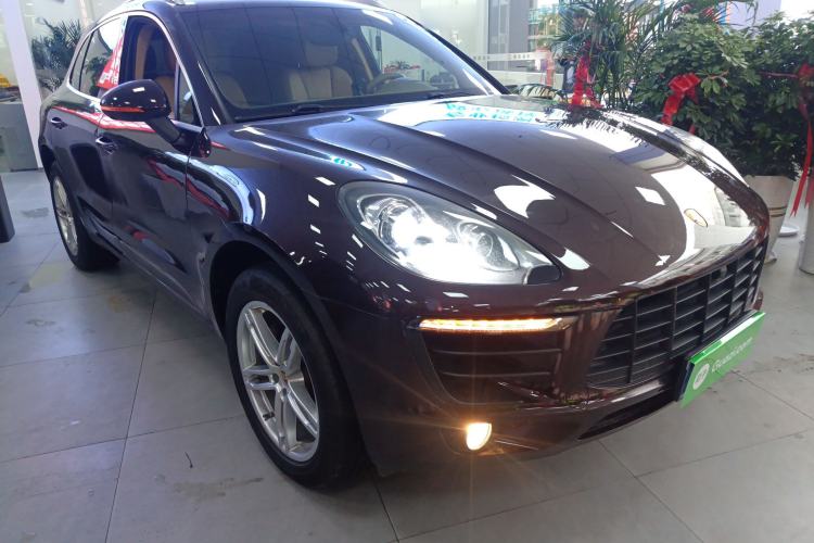 Used Porsche Macan 2016 Macan 2.0T Front Right 45 Deg