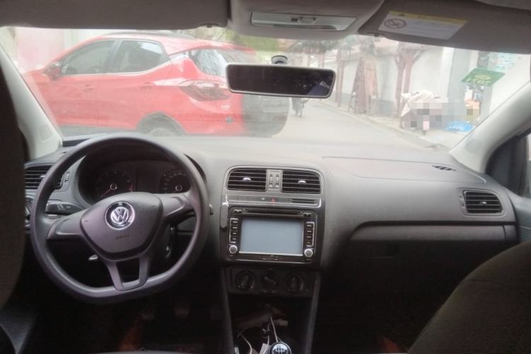 Used Volkswagen Polo 2014 1.4L Manual Fashion Edition Center Console