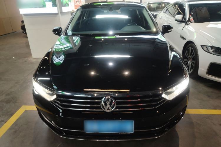 Used Volkswagen Magotan 2018 330TSI DSG Luxury Model Front