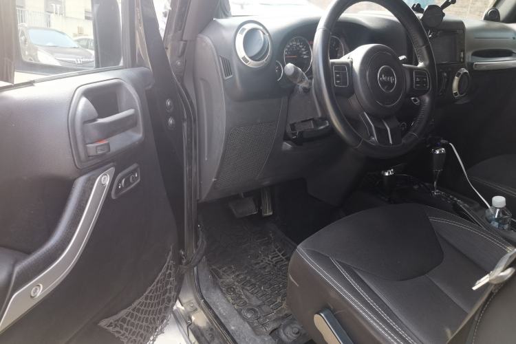 Used Jeep Wrangler 2014 3.0L Sahara Four-Door Edition