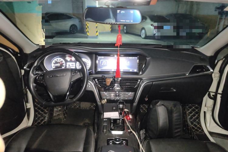 Used Venucia T90 2017 2.0L CVT Smart Edition Center Console