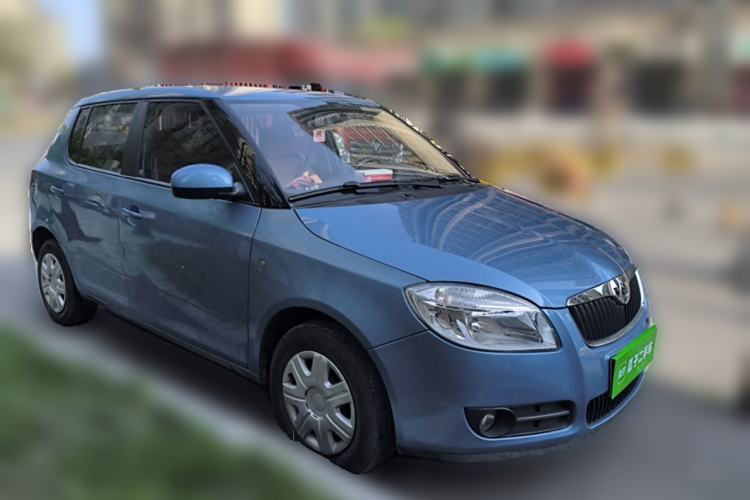 Used Skoda Fabia 2011 1.4L Manual Crystal Edition Front Right 45 Deg