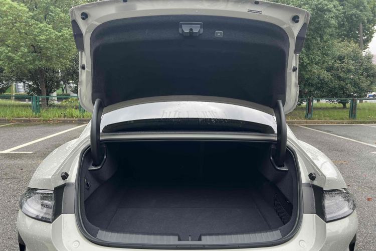 Used Xiaomi Auto SU7 2024 Four-Wheel Drive Ultra-Long Range Advanced Intelligent Driving Max Edition