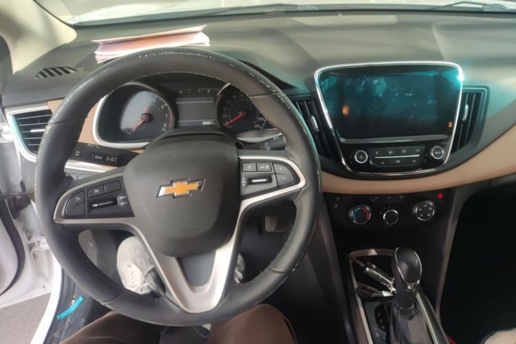 Used Chevrolet Monza 2020 320 Automatic Enjoyment Edition Center Console