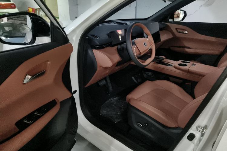 Used Changan UNI-Z New Energy 2024 Blue Whale Smart Electric iDD 125km Leading Model
