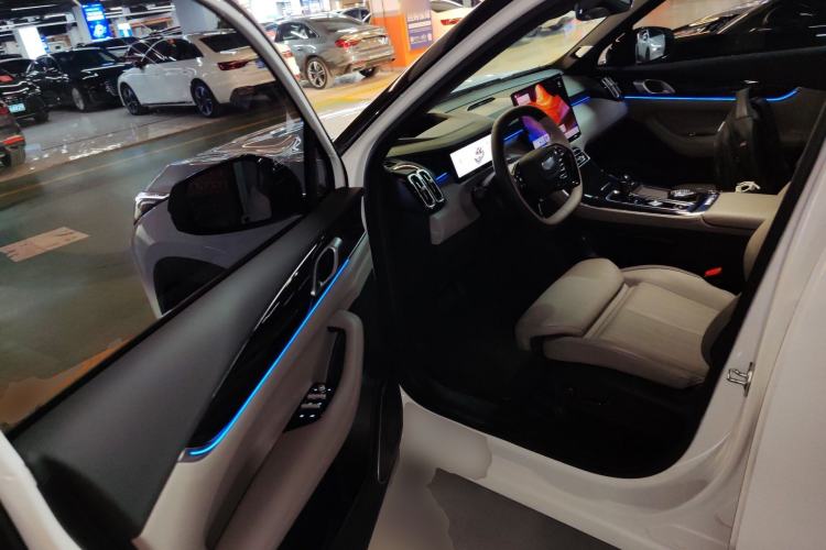 Used Geely Auto FX11 2025 4th Generation 1.5TD DCT Jinxiu Driver Seat