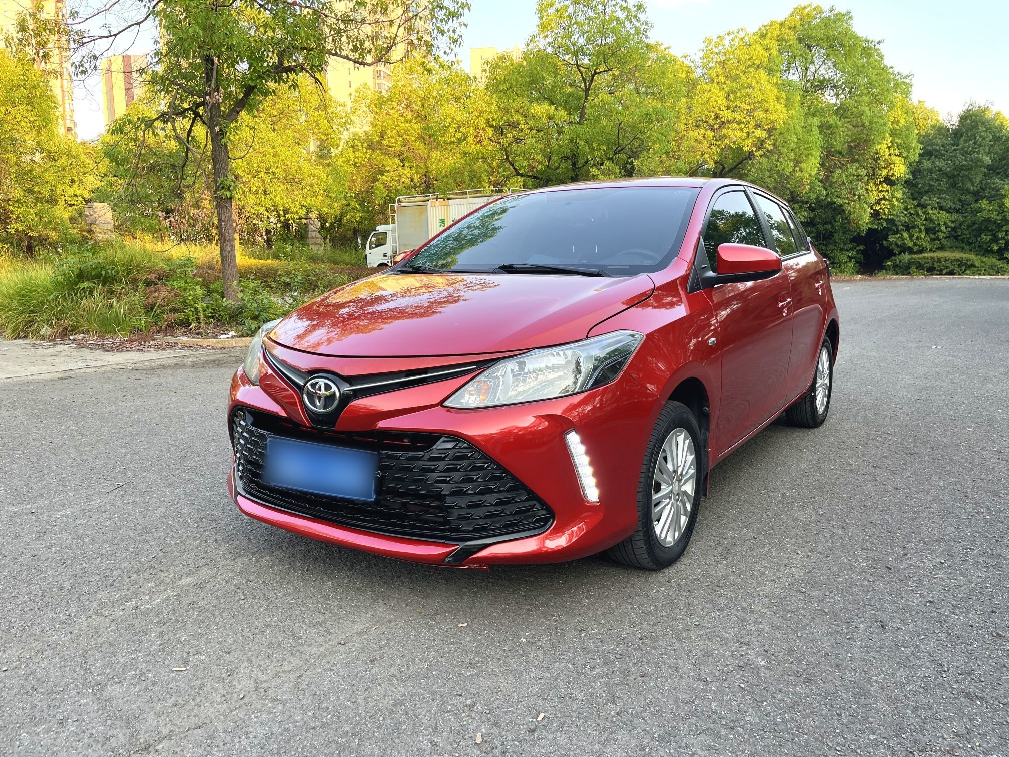 تحت مقدمة السيارة