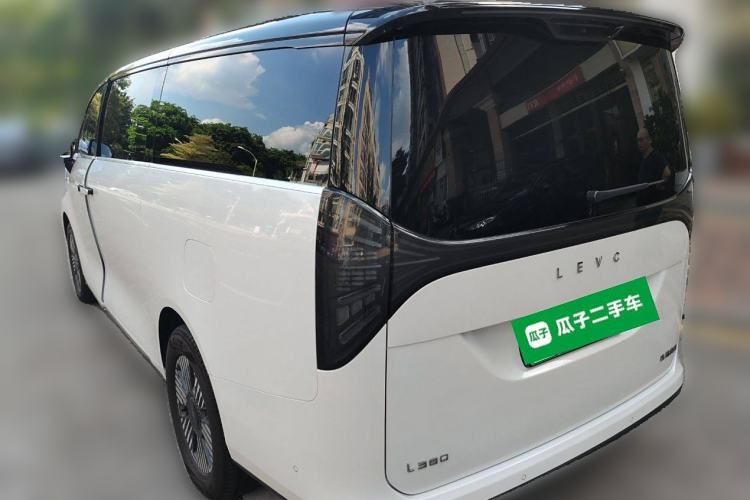 Used Geely Galaxy LEVC L380 2024 140-Degree 6-Seater All-Wheel-Drive Ultra