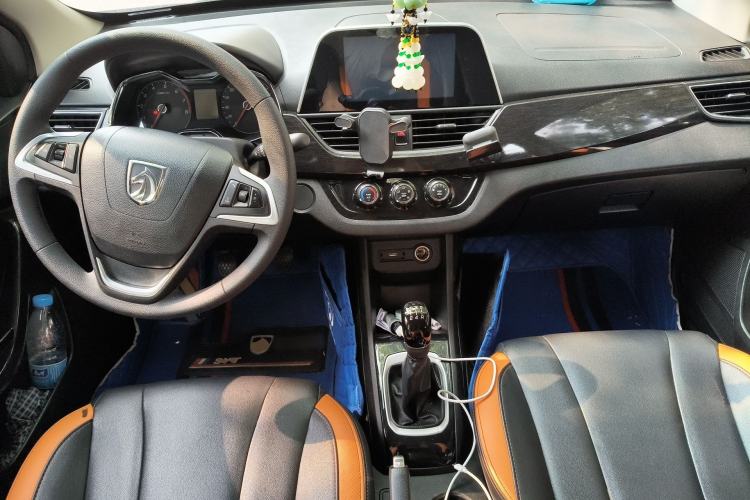 Used Baojun 310 2016 1.2L Manual Luxury Model Center Console