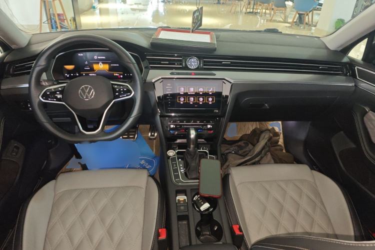 Used Volkswagen Magotan 2023 2 Million Units Limited Edition 330TSI DSG Leading Version
