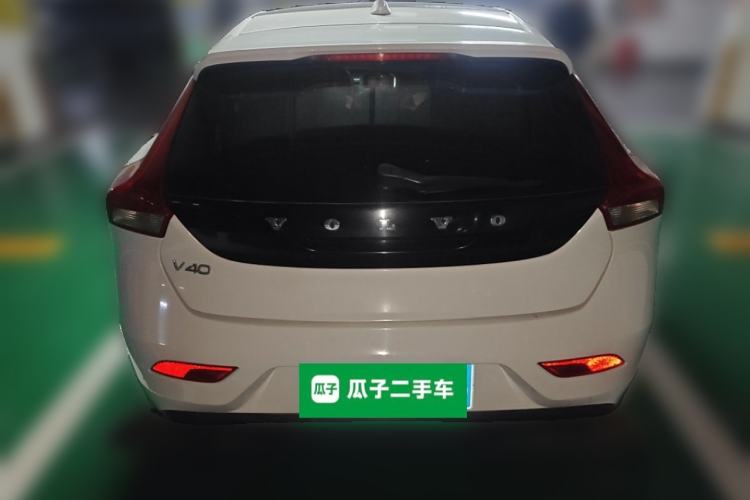 Used Volvo V40 2013 2.0T Zhiyi Edition
