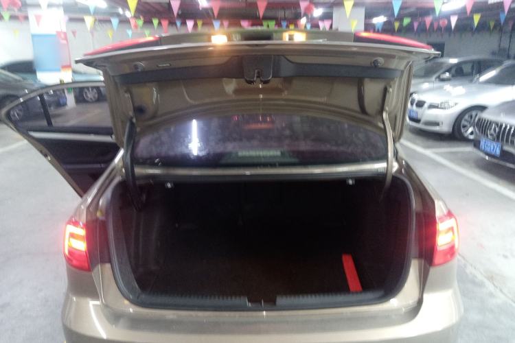 Used Volkswagen Sagitar 2017 230TSI Automatic Comfort Version
