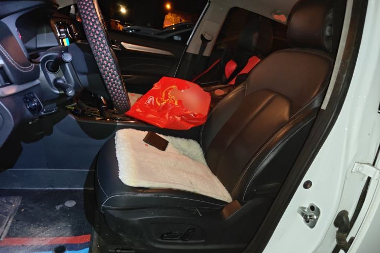 Used Roewe i6 2020 PLUS 1.6L CVT 4G Connected Glory Flagship Edition
